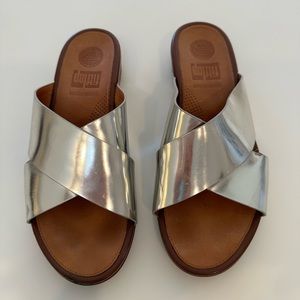 SILVER METALLIC FIT FLOP SANDALS Size 8